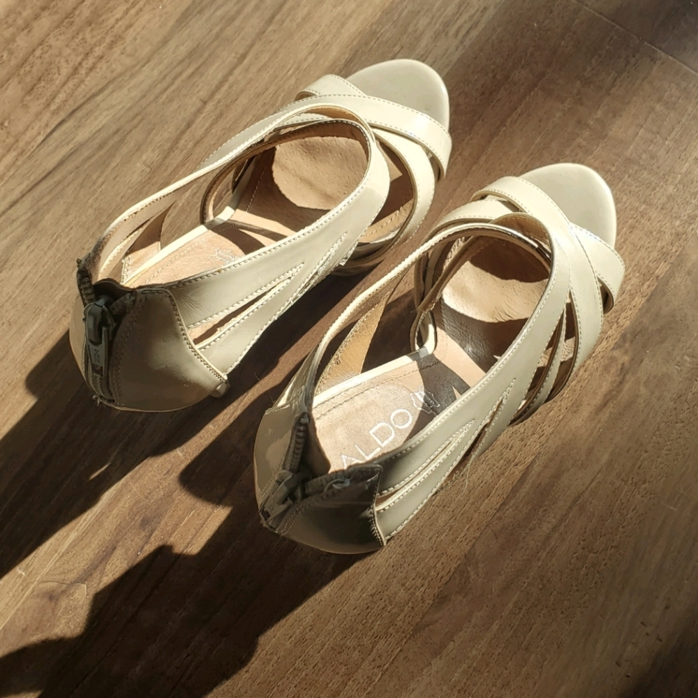 Nude Pumps
